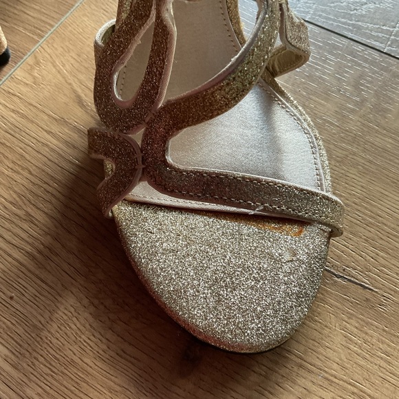 Nina Gold Strappy Heels for Formal Elegance - Picture 12 of 13